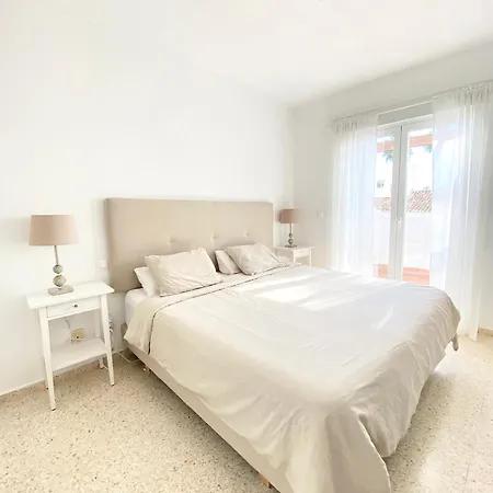 Townhouse W/sea View & Garden Vakantiehuis