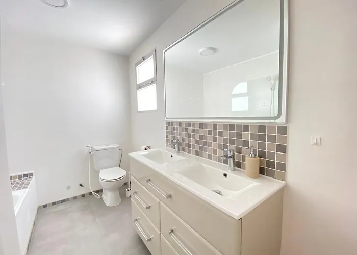 Hébergement de vacances Townhouse W/sea View & Garden Estepona