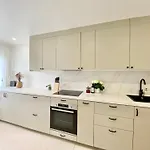 Townhouse W/sea View & Garden Semesterbostad