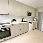 Townhouse W/sea View & Garden Semesterbostad *