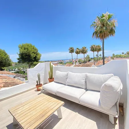 Townhouse W/sea View & Garden Semesterbostad