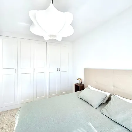 Townhouse W/sea View & Garden Ferienhaus *