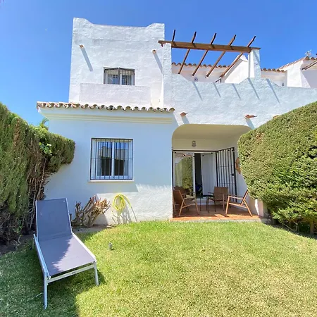 Townhouse W/sea View & Garden Hébergement de vacances Estepona